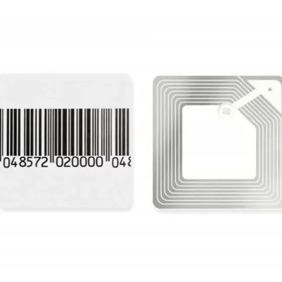 Étiquette antivol RF 40 × 40 mm : face code-barres et face antenne radiofréquence
