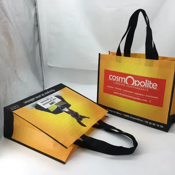 Sac cabas non tissé imprimé en quadrichromie pour la Librairie Cosmopolite – fabrication sur mesure OSSEC